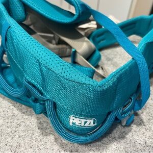 Women’s rockclimbing Luna Petzl harness